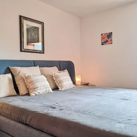 Renaissance 8-12 By Interhome Daire